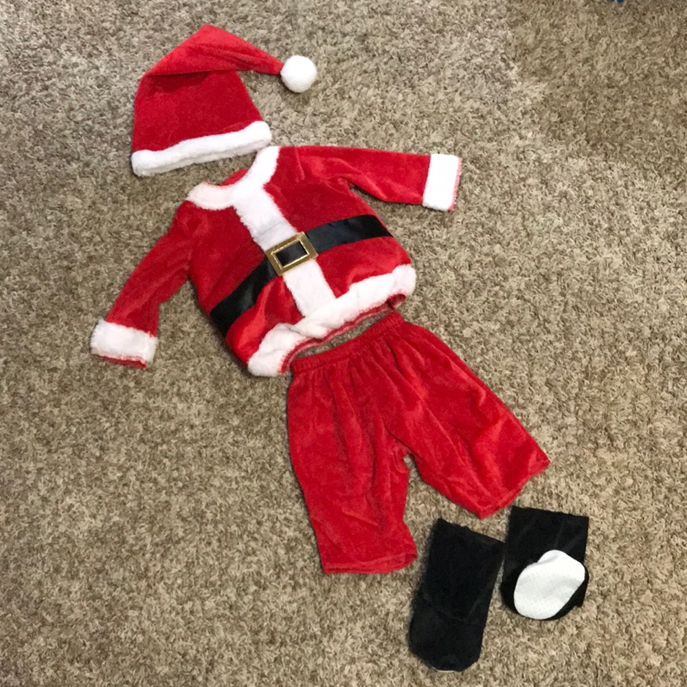 NWOT!!! 5 Piece Santa Costume